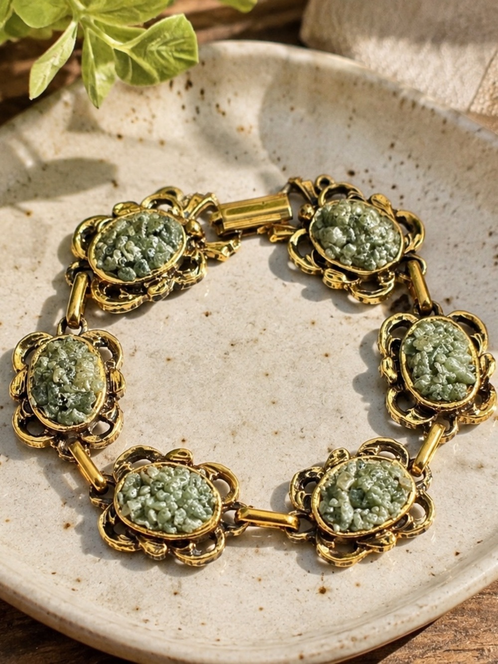 Gold Tone Green Stone Floral Link Bracelet Vintage Style 7 Inch